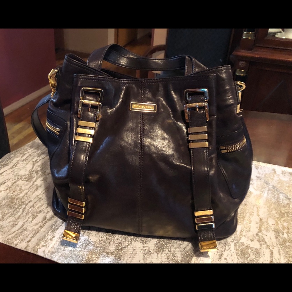 ❤️MICHAEL KORS 100% leather dk brown bag gold trim